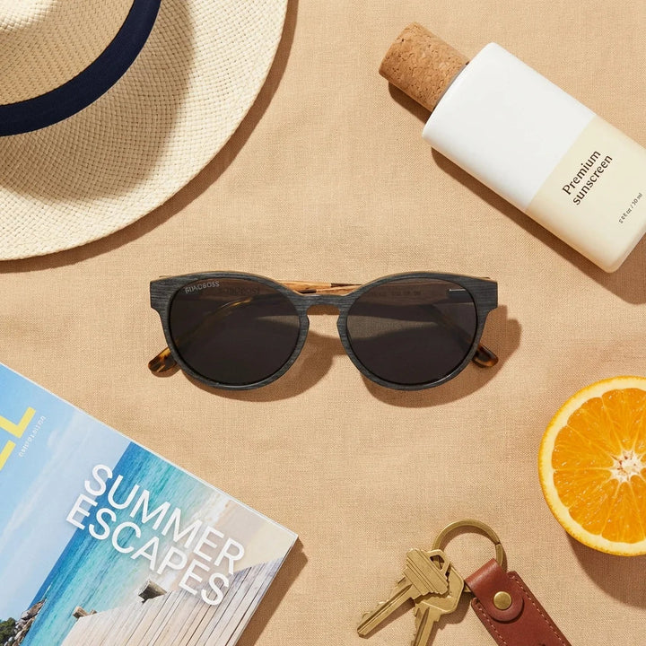 Lenses sun chiloe 110 wood polarized gray summer essentials flat lay beach accessories bonoboss #editorial_detail2 #color_gris