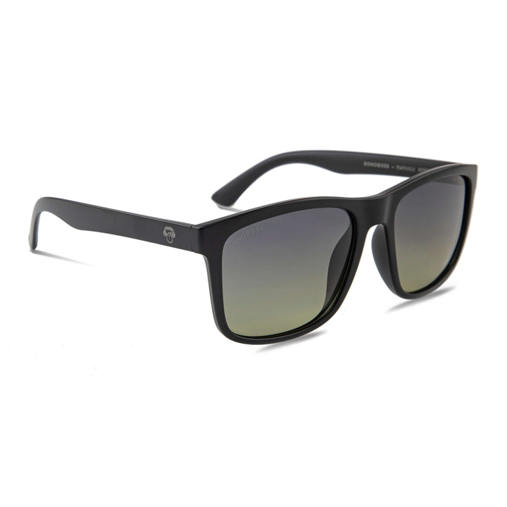 Sunglasses polarized hechos with botellas plasticas recycleds for men and women black with lenses gradient green olivo angled view Bonoboss #color_black