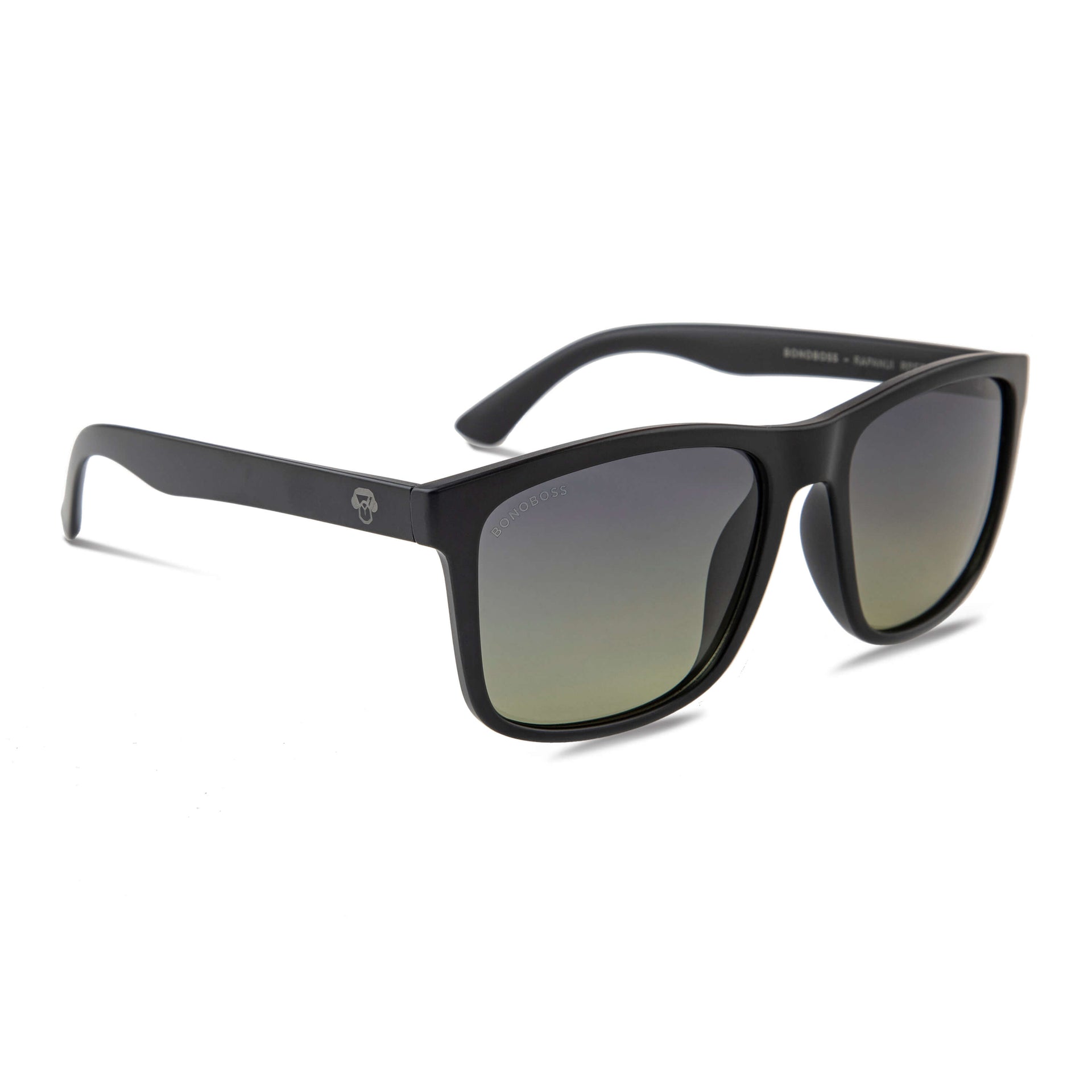lentes de sol polarizados hechos con botellas plasticas recicladas para hombre y mujer de color negro con lentes degradé verde olivo vista angulada #color_black
