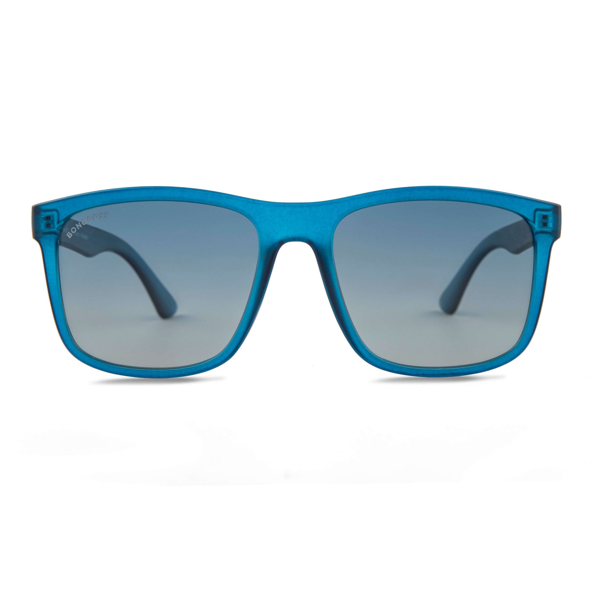 lentes de sol polarizados hechos con botellas plasticas recicladas para hombre y mujer de color AZUL con lentes degradé azul vista frontal #color_light-ocean