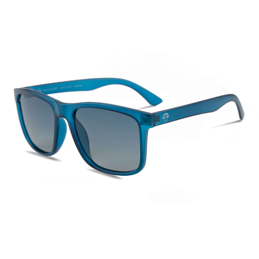 Sunglasses polarized hechos with botellas plasticas recycleds for men and women blue with lenses gradient blue angled view Bonoboss #color_light-ocean