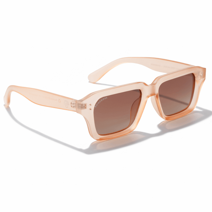 La angled view unos eyeglasses sunglasses polarizads recycled plastic sustainable personalizada for corporate gift de Bonoboss #color_champagne