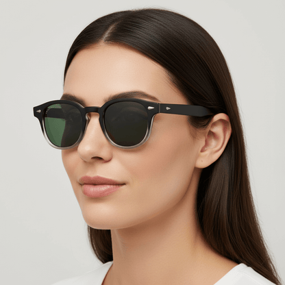 la vista lateral de una mujer usando unos anteojos de sol polarizados de forma redondeada hechos con plastico reciclado personalizado para regalo corporativo de #color_g15