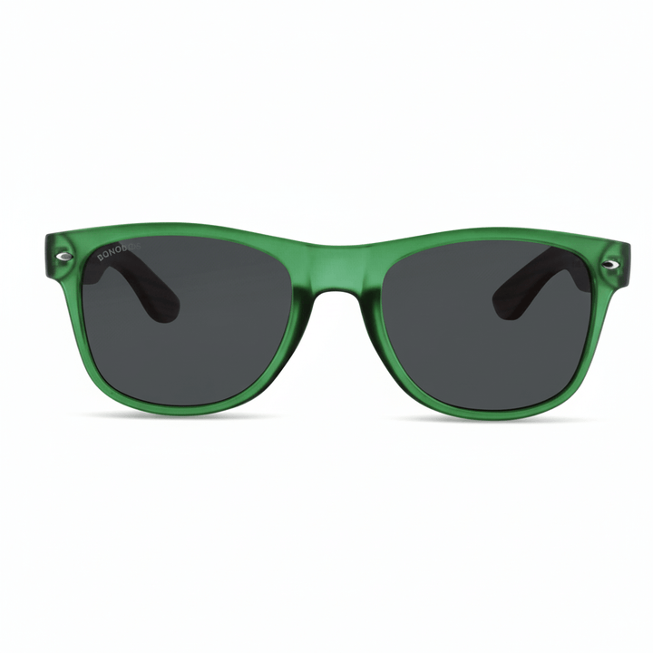 Sunglasses polarized recycled plastic corporate gift green and lenses polarized black angled view with wooden temples natural front Bonoboss #color_forest