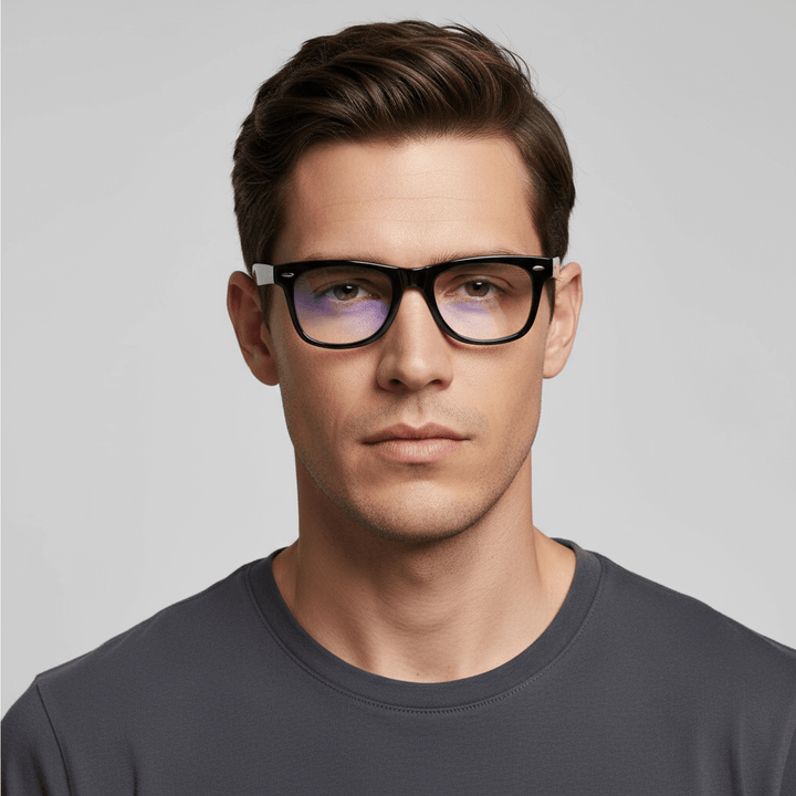 La front view a modelo men round face wearing marcos eyeglasses optical bonoboss sustainables in acetate biodegradable de #color_negro