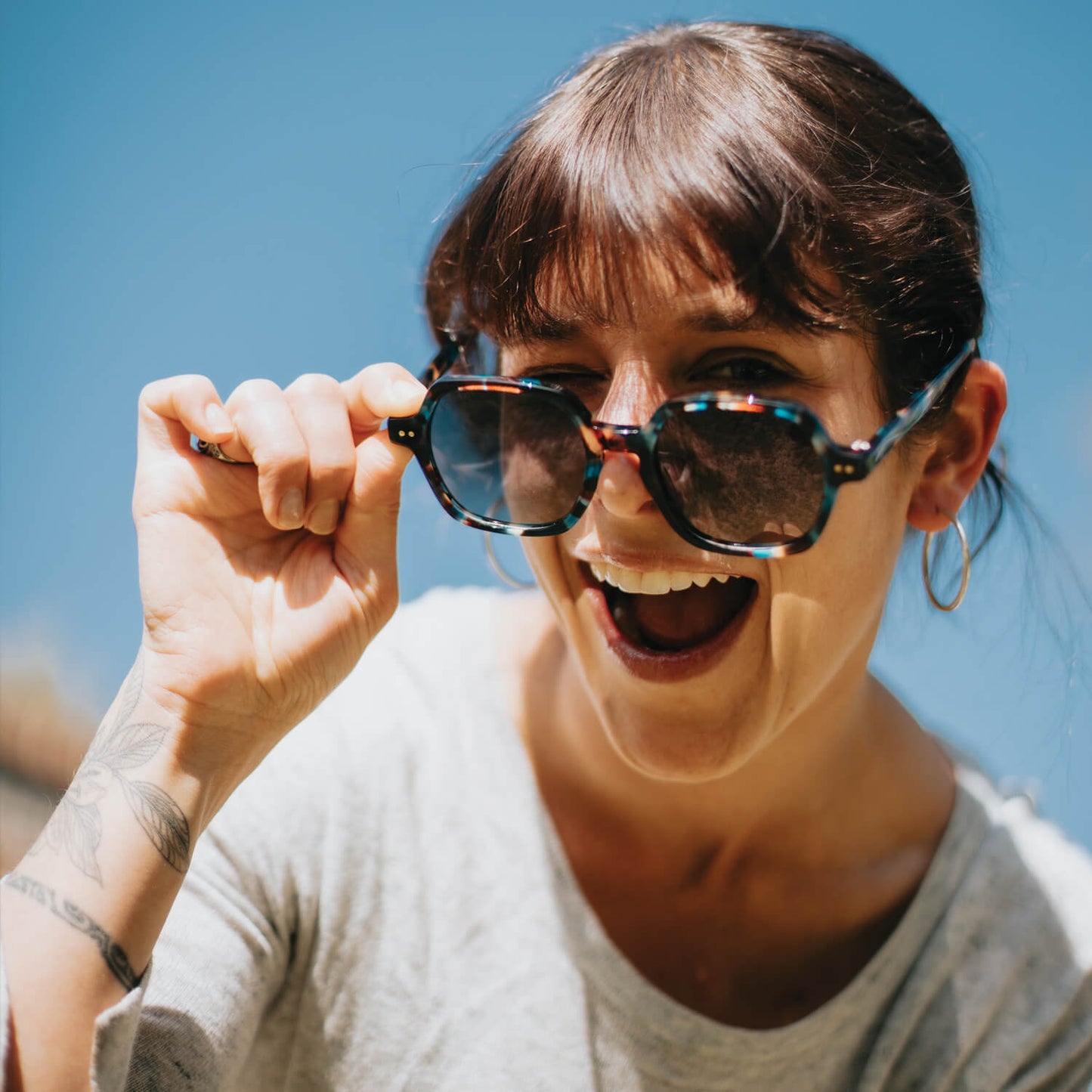 anteojos de sol color azul cuadrados con lentes de color café polarizados para hombre y mujer con o sin receta optica
