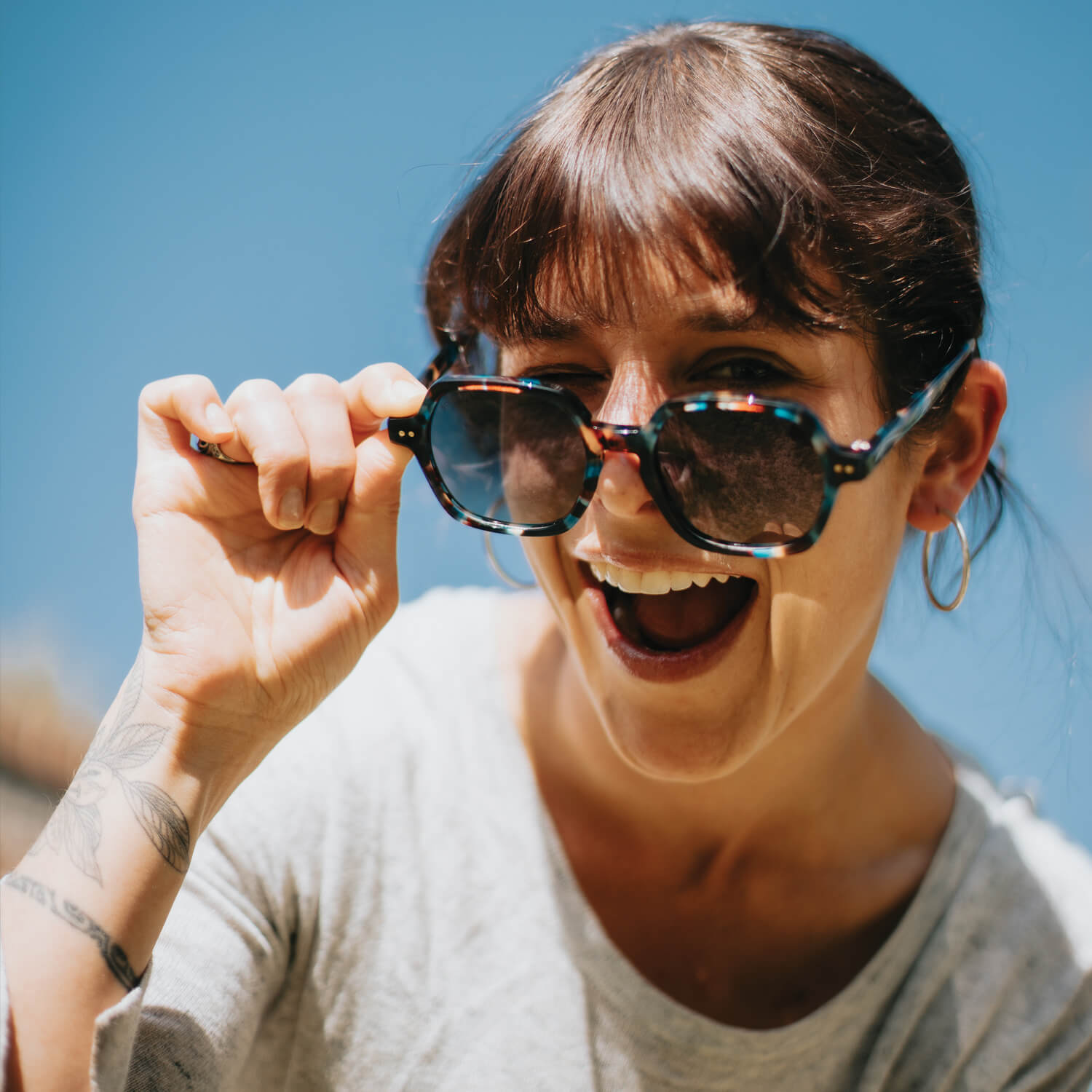 anteojos de sol color azul cuadrados con lentes de color café polarizados para hombre y mujer con o sin receta optica