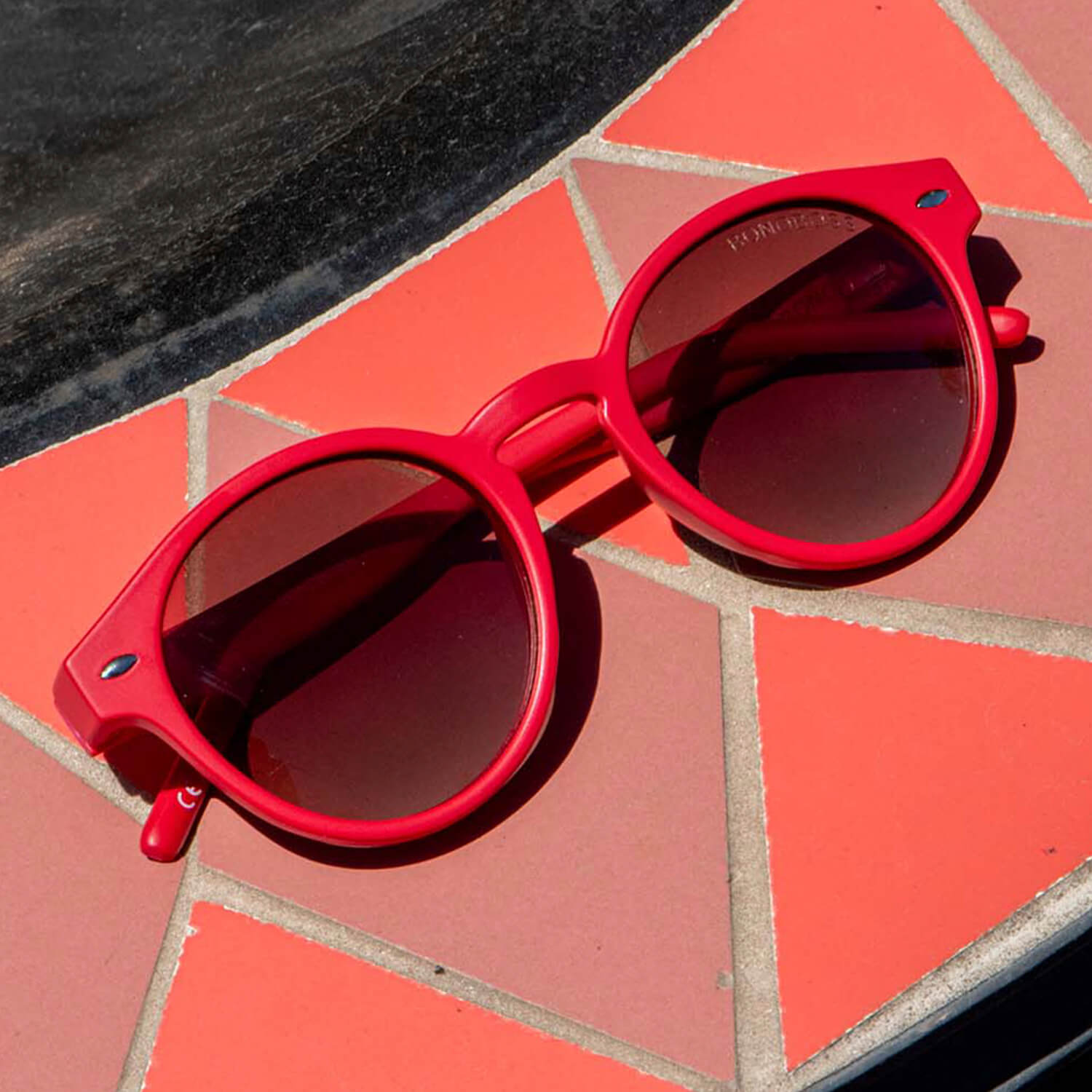 anteojos de sol polarizados redondos para mujer y hombre color rojo