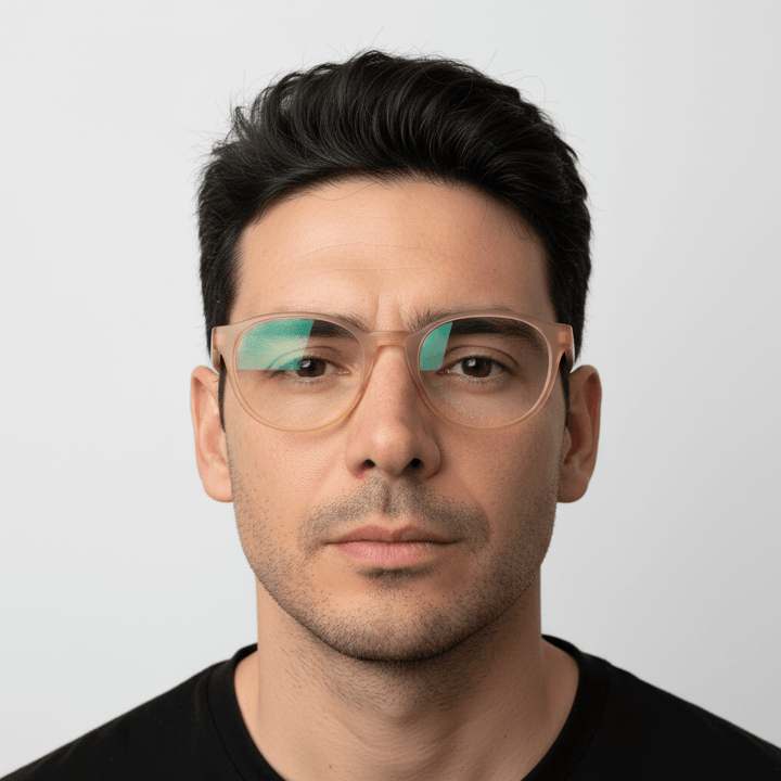 La front view a men pelo corto wearing eyeglasses optical frames prescription tamaño large oversized color duranzo. bonoboss mayorista and optical distributor #color_peach