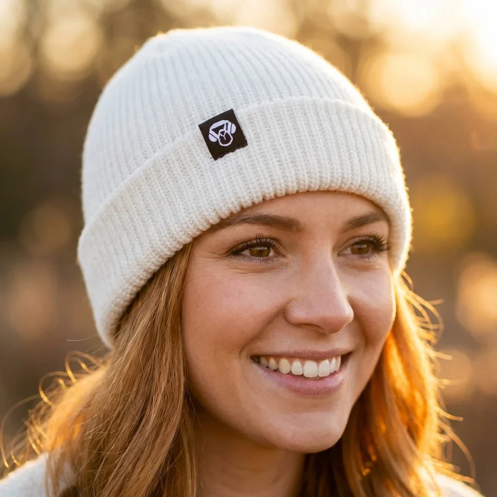 Beanie gorro invierno retrato luz dorada close-up bonoboss