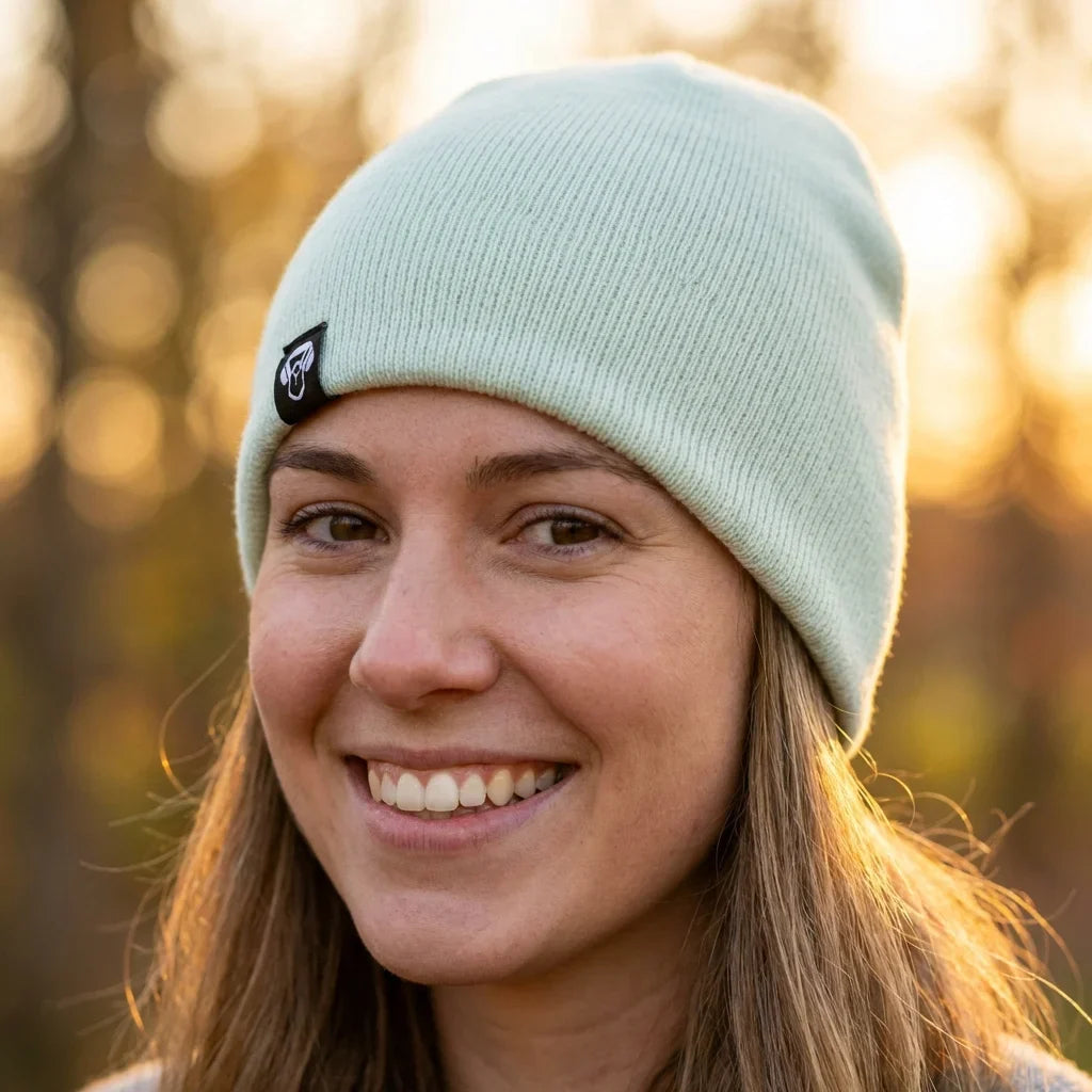 Beanie gorro invierno retrato luz dorada close-up bonoboss