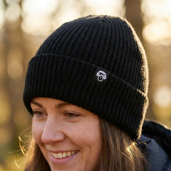 Beanie gorro invierno retrato luz dorada close-up bonoboss