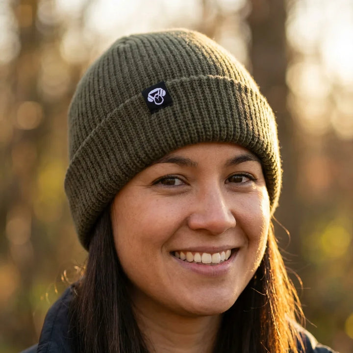 Beanie gorro invierno retrato luz dorada close-up bonoboss