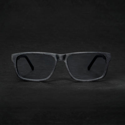 vista frontal de armazones o marcos opticos de material sustentable reciclado ecologico de forma rectangular de color negro para hombre y mujer de cara redonda