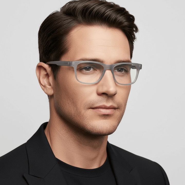 La side view 45º a men cara ovalada cuadrada wearing unos frames optical frames prescription lenses forma rectangular de Bonoboss #color_transparente