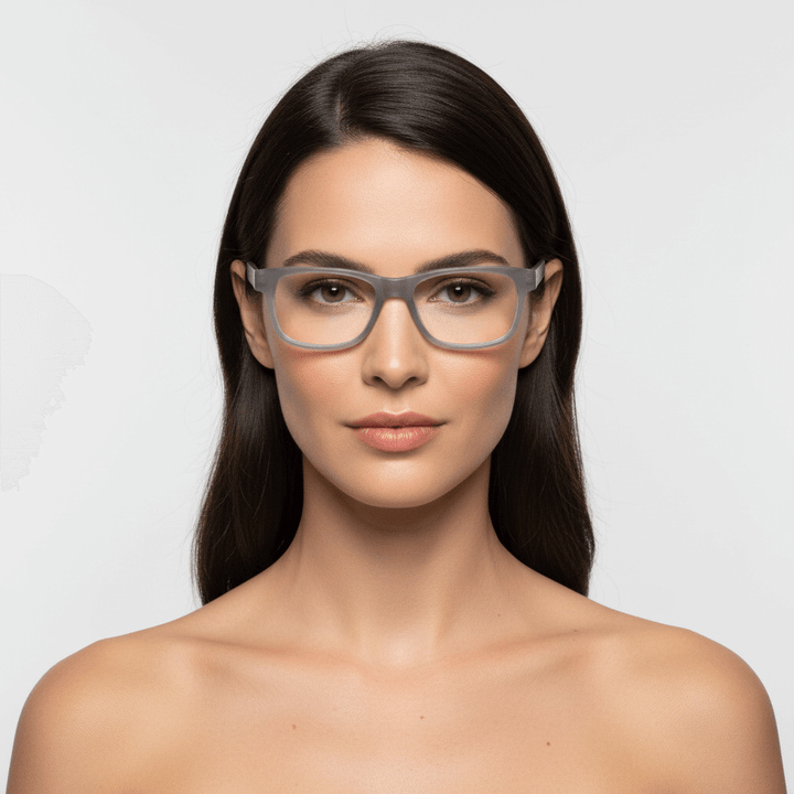 La front view a modelo women cara ovalada wearing unos frames optical frames prescription lenses forma rectangular de Bonoboss #color_transparente