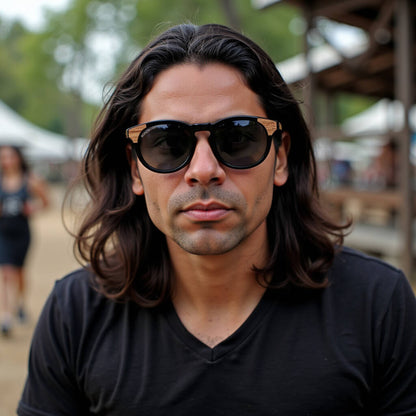 lentes de sol polarizados para hombre y mujerovalados de color negro con patas de madera natural sustentable. Marco de plastico reciclado con lentes polarizadas #color_negro