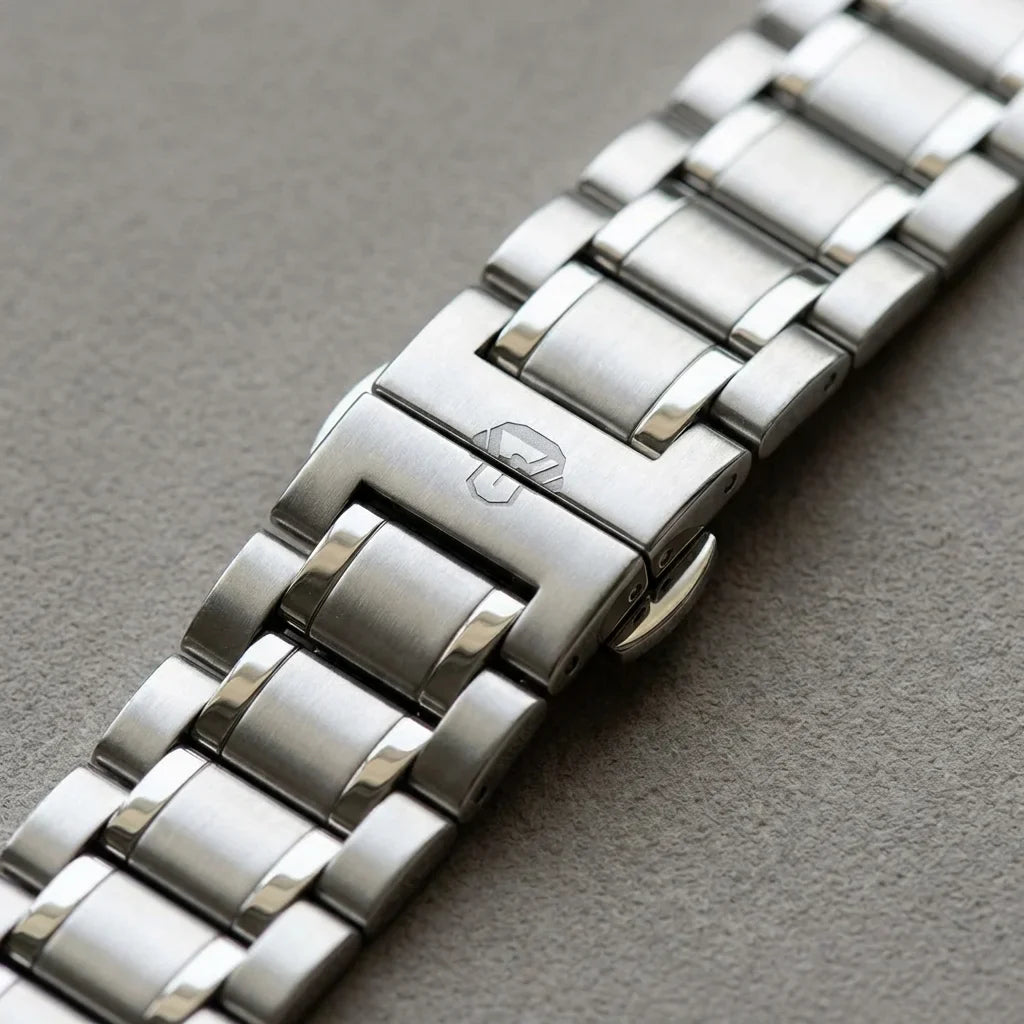 Correa stainless steel for reloj silver detalle brillo luz natural macro bonoboss #color_plateado