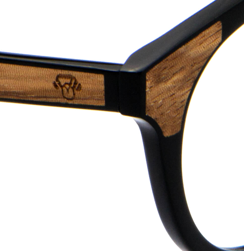 marcos ópticos armazones sustentables redondos de acetato con madera natural chiloe 0084 negro mayorista de optica regalos corporativos ecologicos hombre de cara ovalada detalle