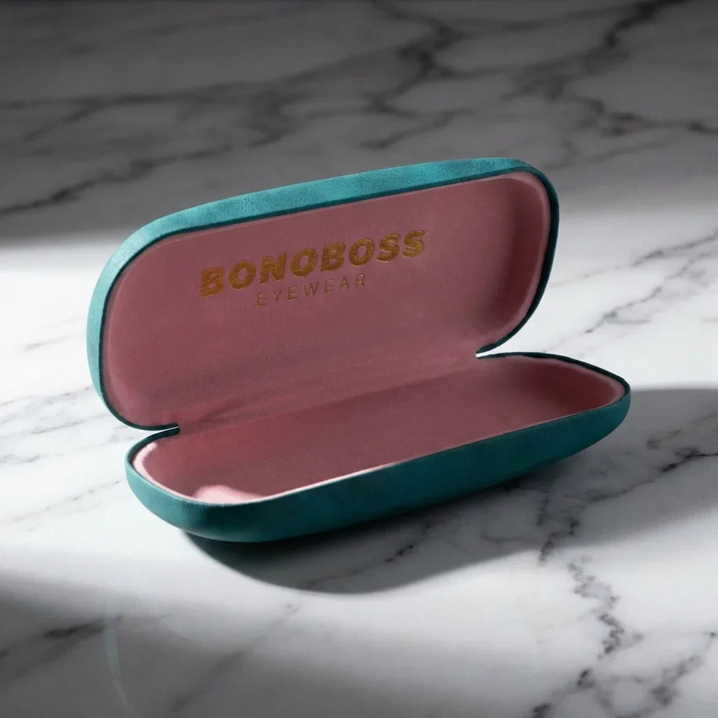 Estuche almeja for lenses calipso abierto sobre mármol bonoboss #color_calipso