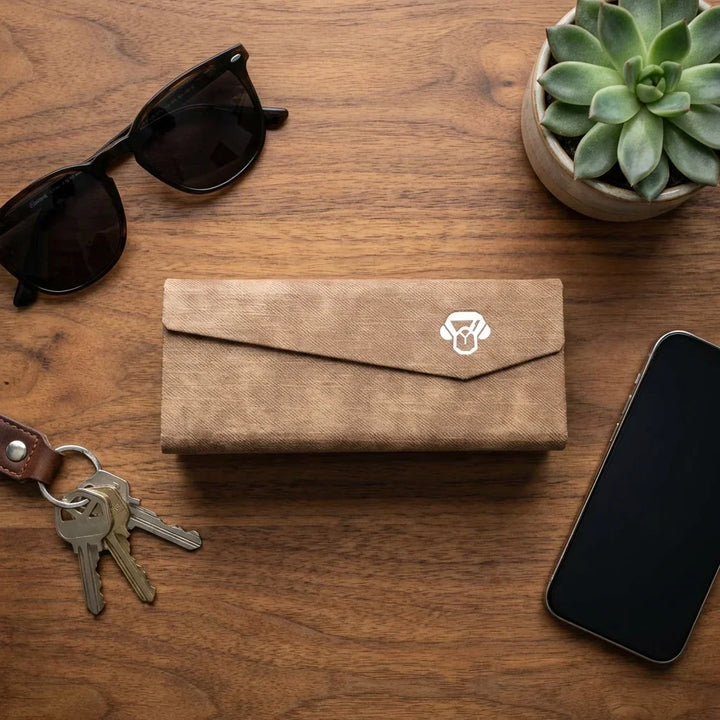 Estuche origami for lenses brown flat lay sobre wood bonoboss #color_brown