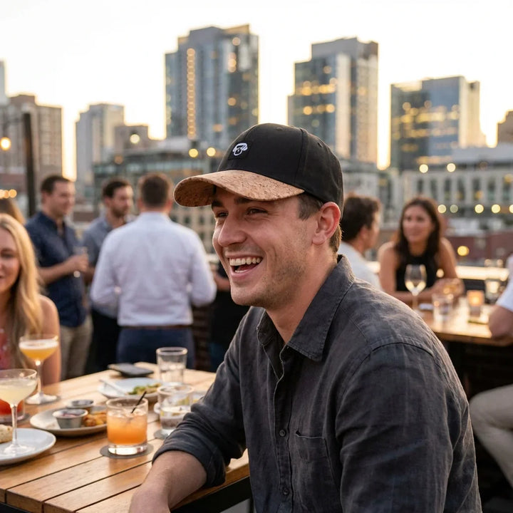 Gorro cork ecológico in rooftop bar social bonoboss