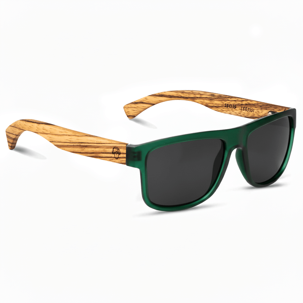 Sunglasses polarized recycled plastic rectangular for men and women with wooden temple zebrawood and marco green cristales black angled view Bonoboss #color_forest