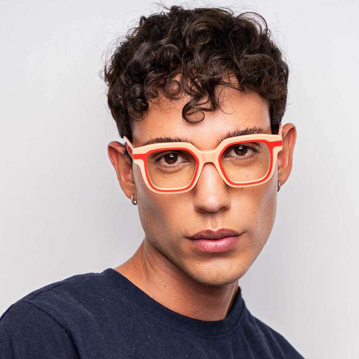 Modelo men with lenses optical moda prescription and blue light filter eyeglasses pinks Bonoboss #color_rosado