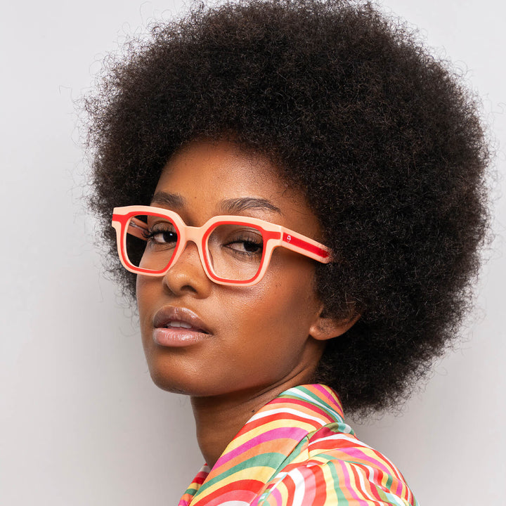 Modelo women with lenses optical moda prescription and blue light filter eyeglasses pinks Bonoboss #color_rosado