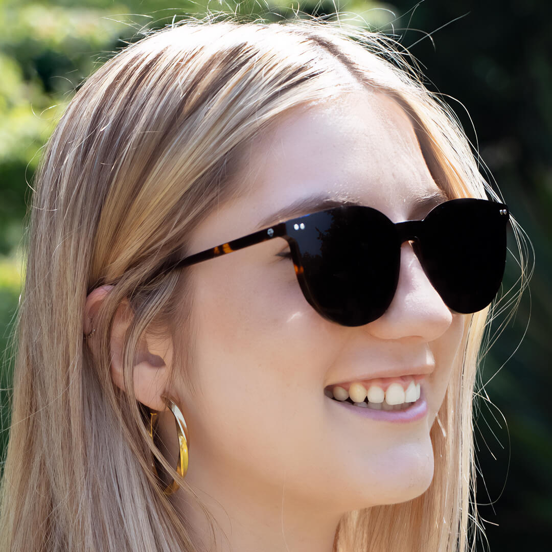 Eyeglasses or optical frames with iman or sun clip-on polarized forma round for mens and womenes. angled view and frames tortoise Bonoboss #color_carey