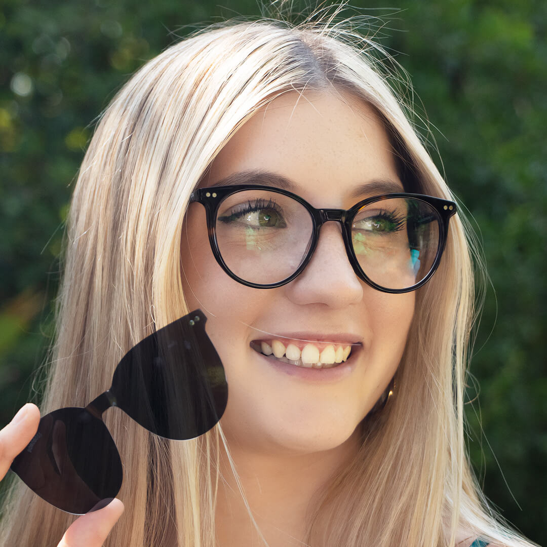 anteojos o marcos ópticos con iman o clip de sol polarizados de forma redondos para hombres y mujeres. Vista angulada y armazones de color carey #color_carey