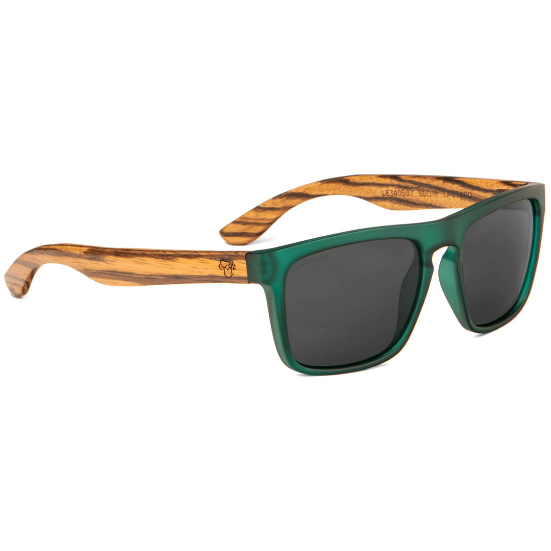 Una front view eyeglasses sunglasses rectangular eco-friendlys recycled plastic especial for corporate gift personalizado green white with lenses gradient green in angled view in a modelo men Bonoboss #color_forest