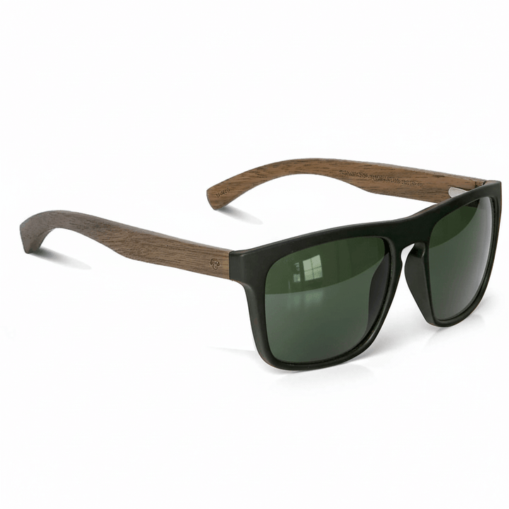 Sunglasses rectangular polarized black pata natural wood d nogal in a front view with color lenses g15 green for men and women angled view Bonoboss #color_g15