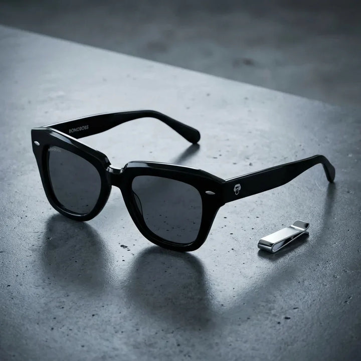 Lenses sun selkie retro polarized UV400 bio-acetate black sobre concreto urbano lens detail oscura bonoboss #editorial_polarizado #color_negro