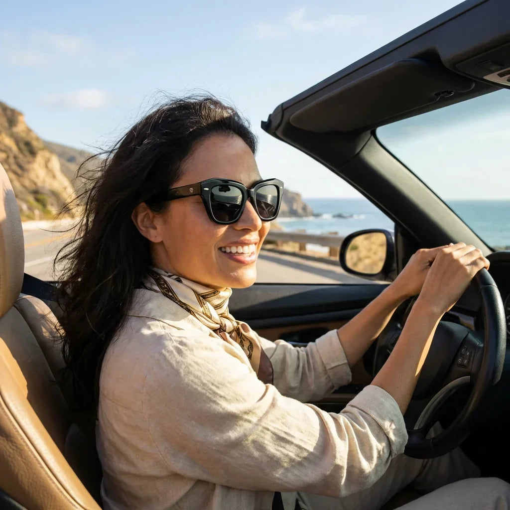 Hombre usando lentes sol Selkie Retro bio-acetato polarizados negro conduciendo reduce fatiga ocular UV400 Bonoboss #editorial_detail1 #color_negro