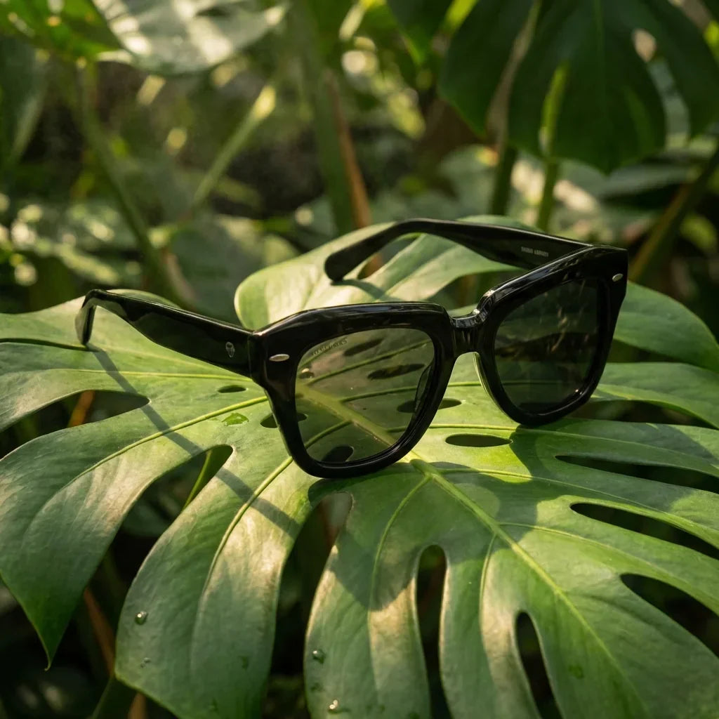 Lentes sol Selkie Retro polarizados bio-acetato biodegradable negro composicion botanica monstera tropical Bonoboss #editorial_grid2 #color_negro