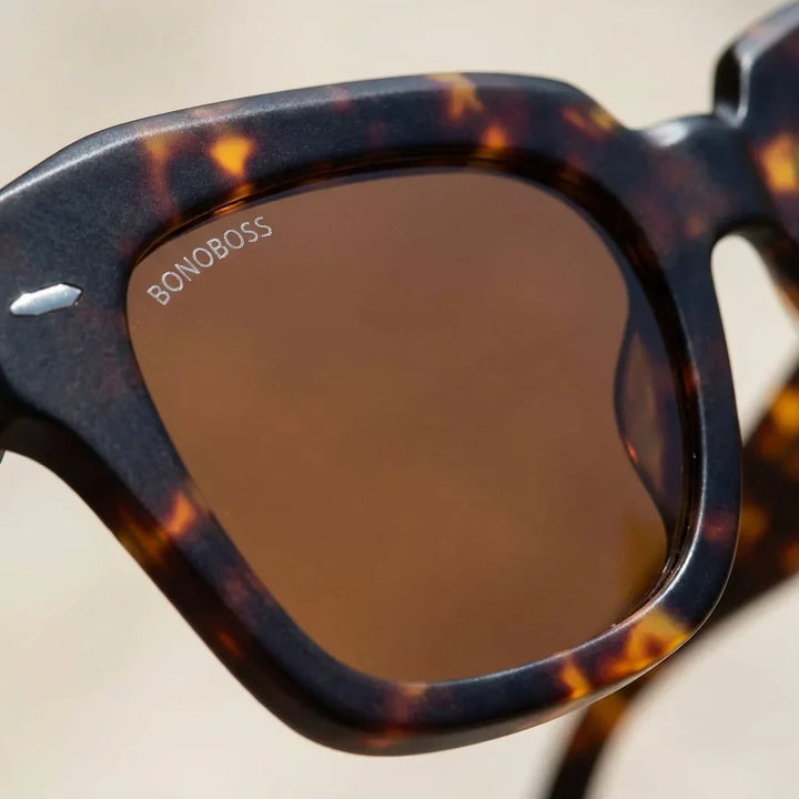 Lenses sun selkie retro polarized UV400 bio-acetate tortoise close-up lente mirrored coating detalle optical bonoboss #editorial_polarizado #color_carey
