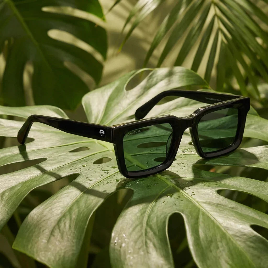 Lentes sol Tokyo polarizados bio-acetato square negro sobre hoja monstera tropical botanico natural Bonoboss #editorial_grid2 #color_negro