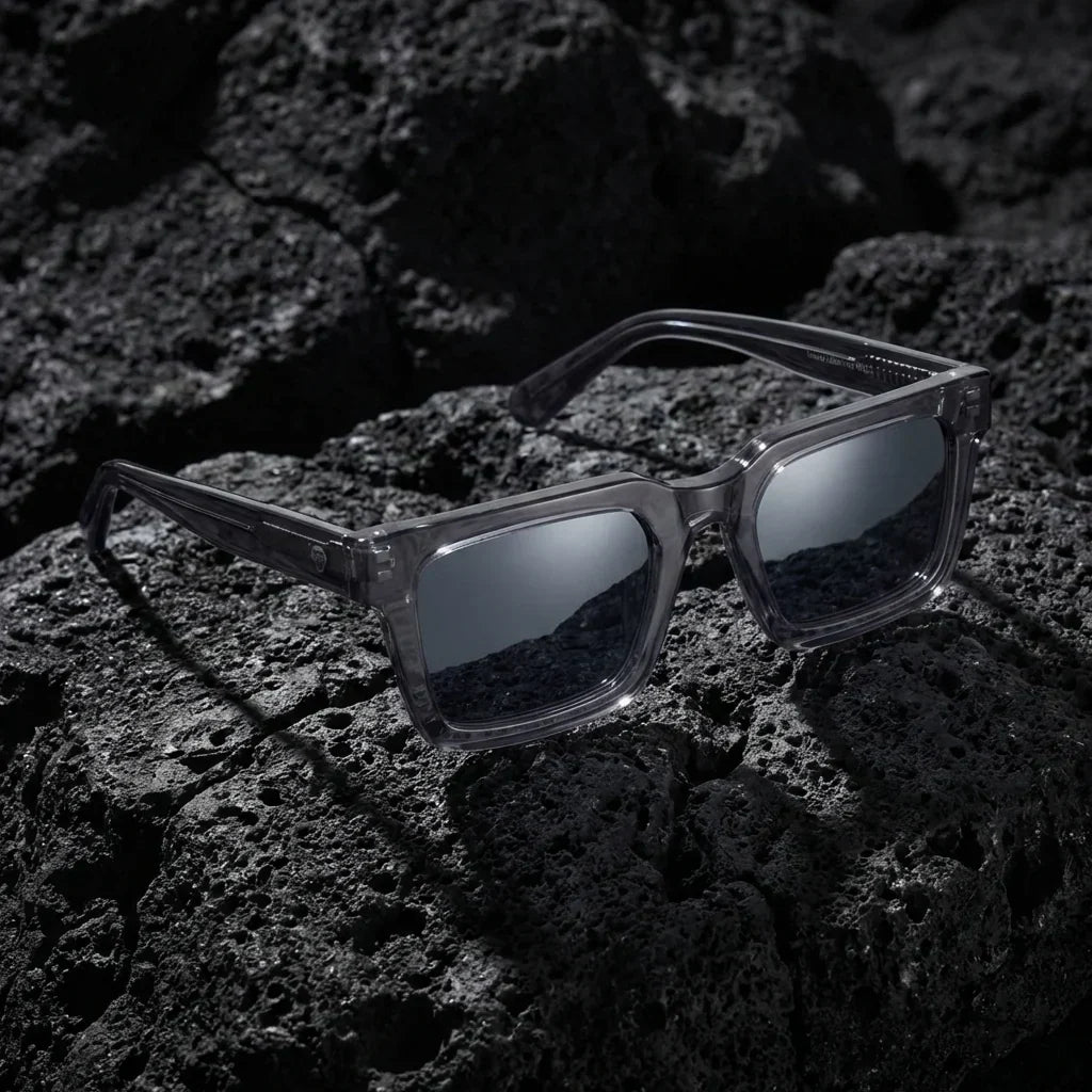 Lenses sun tokyo polarized UV400 bio-acetate square clear gray sobre roca volcanica textura unica bonoboss #editorial_grid1 #color_transparente-gris