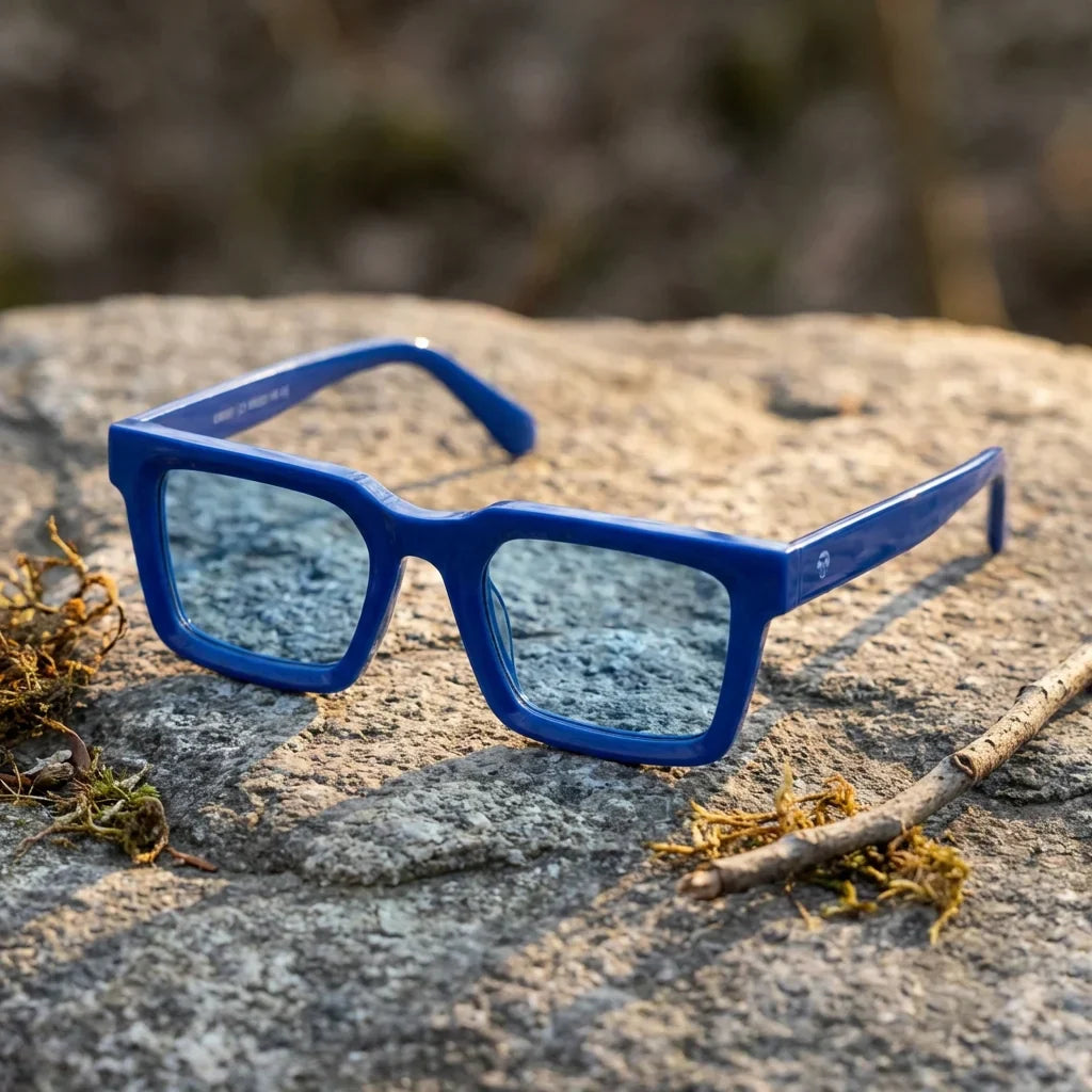 Lentes sol Tokyo polarizados bio-acetato azul entre rocas patagonicas viento sur aventura outdoor Bonoboss #editorial_detail2 #color_azul