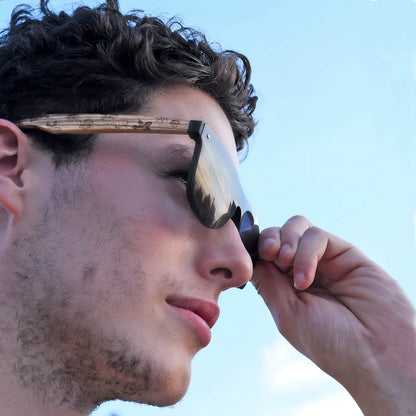 un anteojo de sol polarizado con patas de madera y diseño de flores para hombre y mujer de cara redonda grande #color_flores