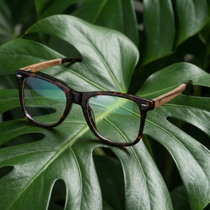 Armazón de lentes de madera y acetato Acacia en color carey, con hojas tropicales, bioacetato con madera natural #editorial_sustentabilidad #color_carey