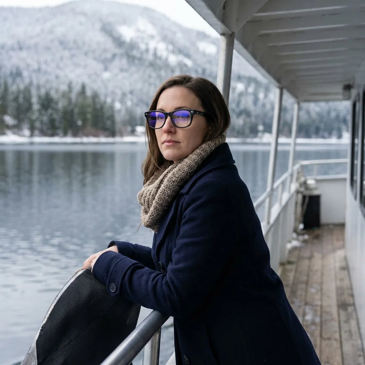 Lenses optical acacia black modelo in barco lago with bosque nevado bonoboss #editorial_lifestyle1 #color_negro