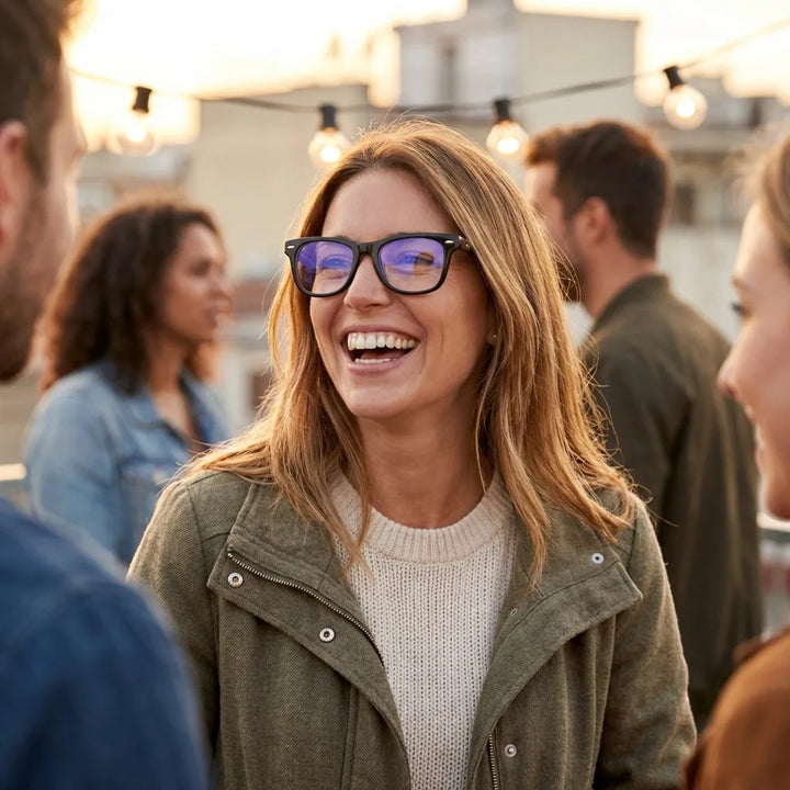 Lenses optical acacia black modelo in contexto social urbano profesional bonoboss #editorial_lifestyle4 #color_negro