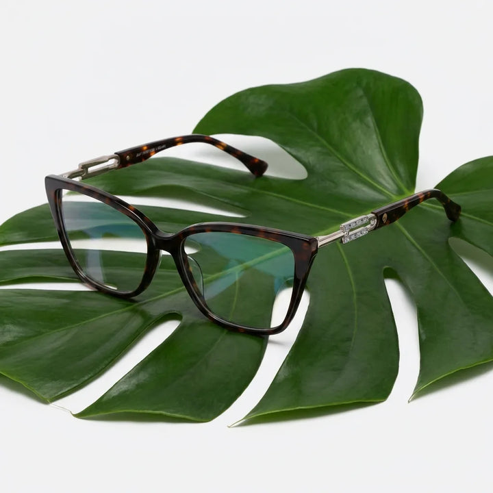 Lenses optical amy tortoise entre hojas botánicas naturales diseño sustainable bonoboss #editorial_sustentabilidad #color_carey