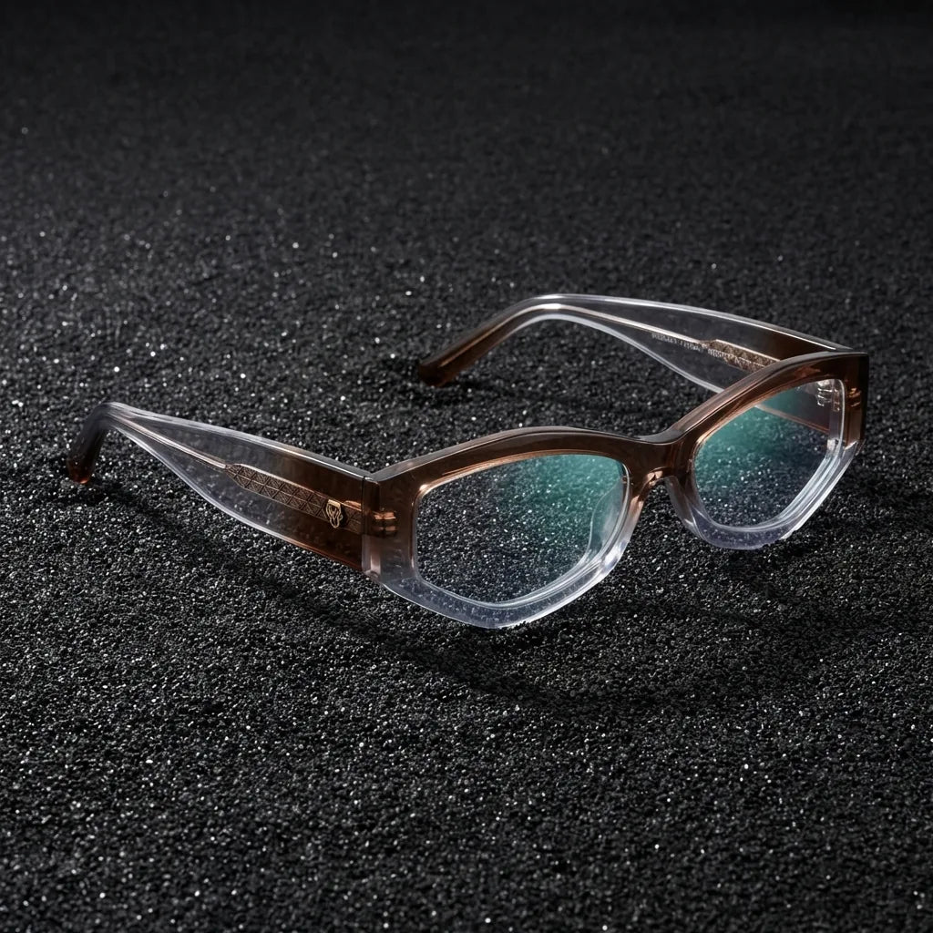 Lenses optical artemisa honey crystal sobre arena volcánica texturizada diseño sustainable bonoboss #editorial_sustentabilidad #color_honey-crystal