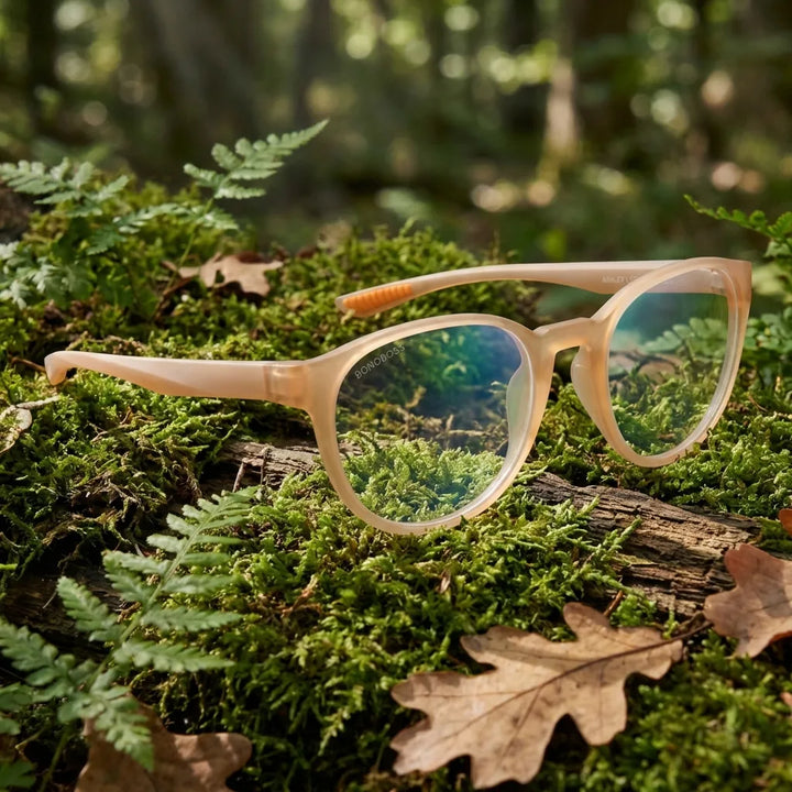 Lenses optical ashley blue sobre arena volcánica texturizada diseño sustainable bonoboss #editorial_sustentabilidad #color_azul