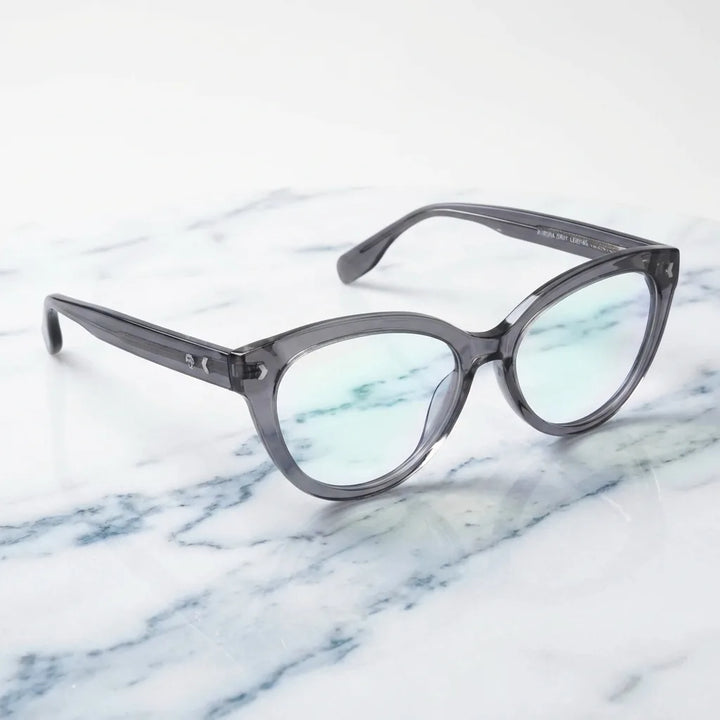 Lenses optical aurora gray sobre mármol white elegante frame premium bonoboss #editorial_armazon #color_gris