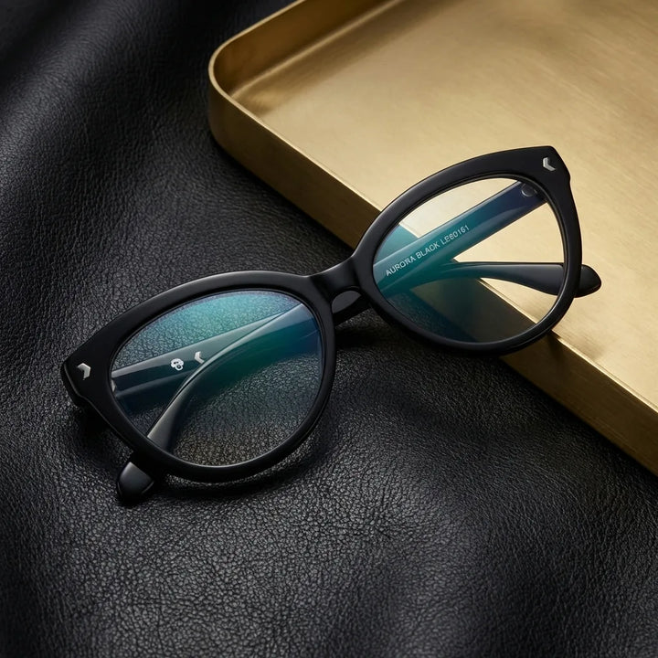 Lenses optical aurora black sobre black leather with detalle brass gold calidad premium prescription bonoboss #editorial_banner_confianza #color_negro
