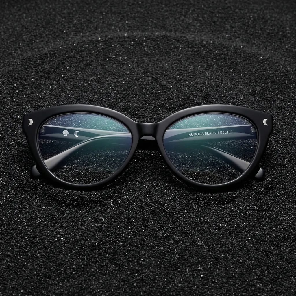 Lenses optical aurora black sobre arena volcánica texturizada diseño sustainable bonoboss #editorial_sustentabilidad #color_negro